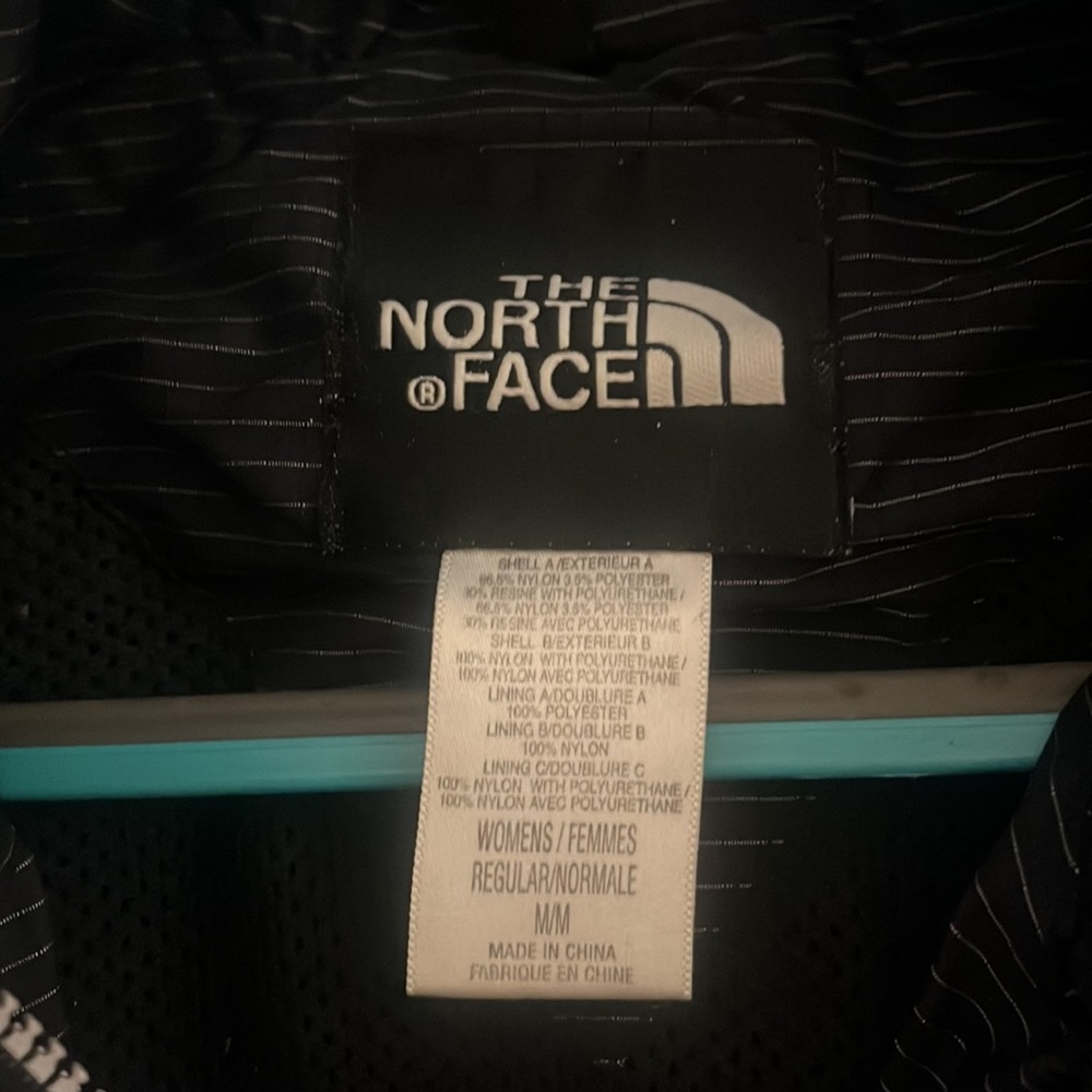 Women’s north face jacket size Medium - Picture 3 of 4